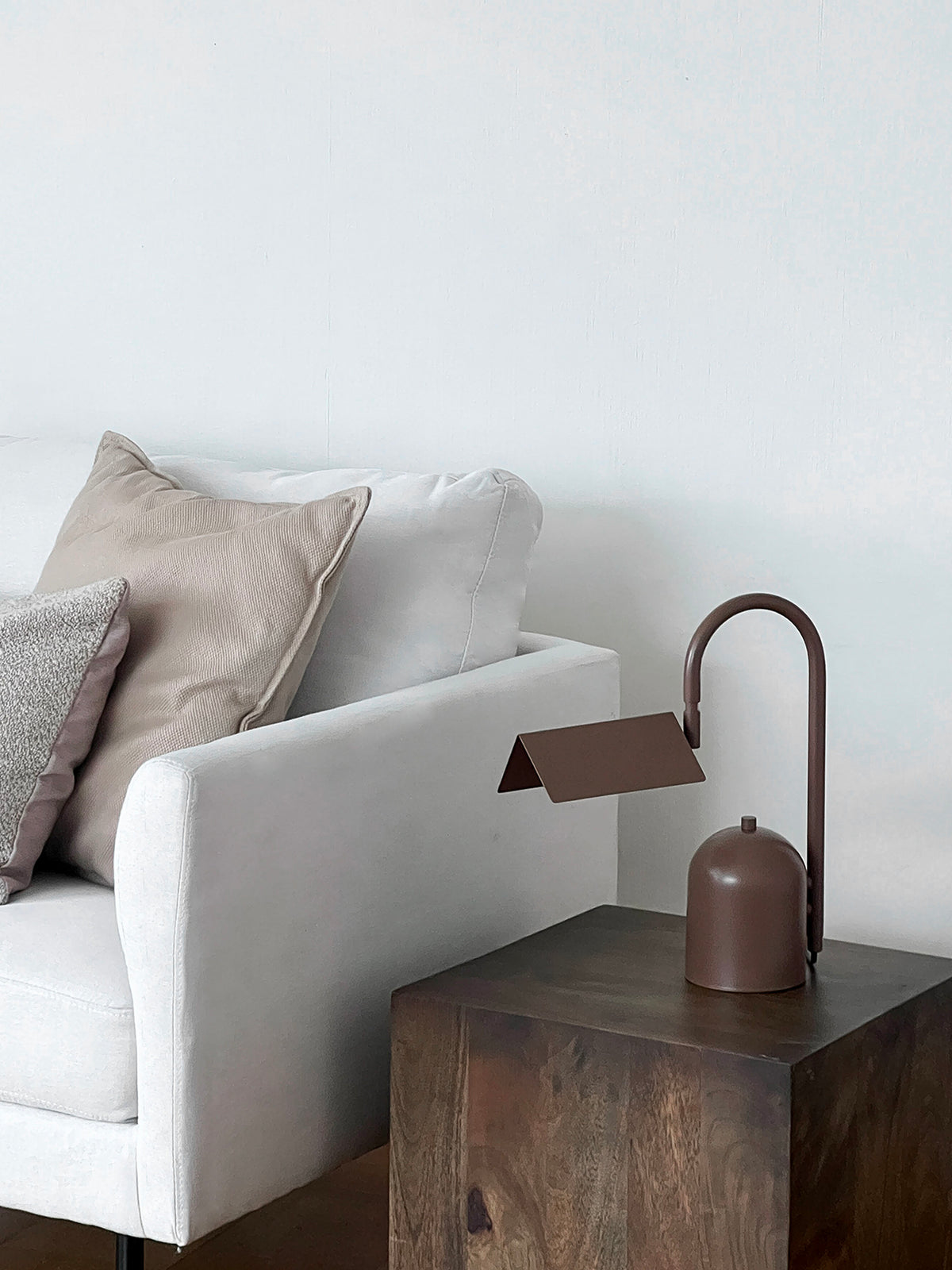 Angol Slim Bordslampa Brun